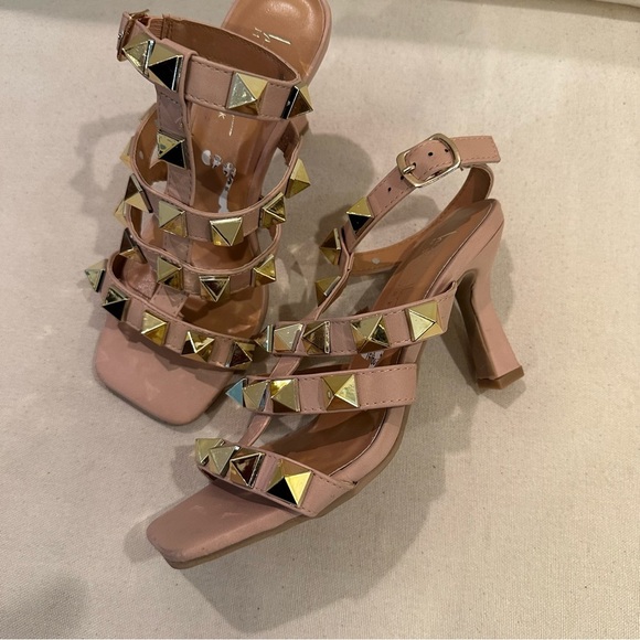 NWOB Nicole Miller Ankle Strap Sandal Heel Shoes size 6 - Picture 1 of 6